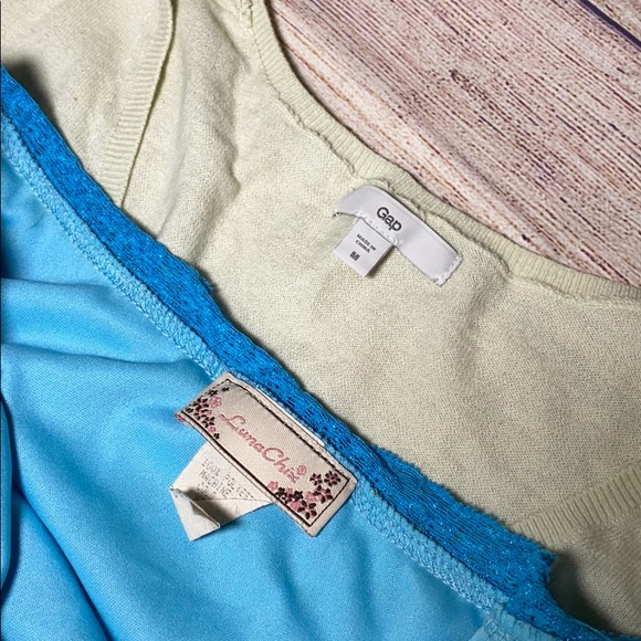 Medium Gap Sweater Skirt Outfit - Picture 4 of 7